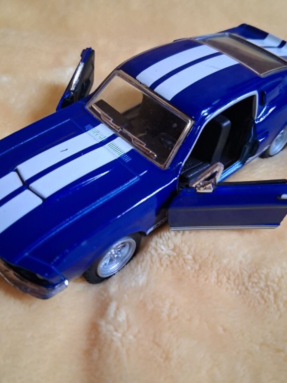 KINSMART 1967 SHELBY GT-500 DIE CAST